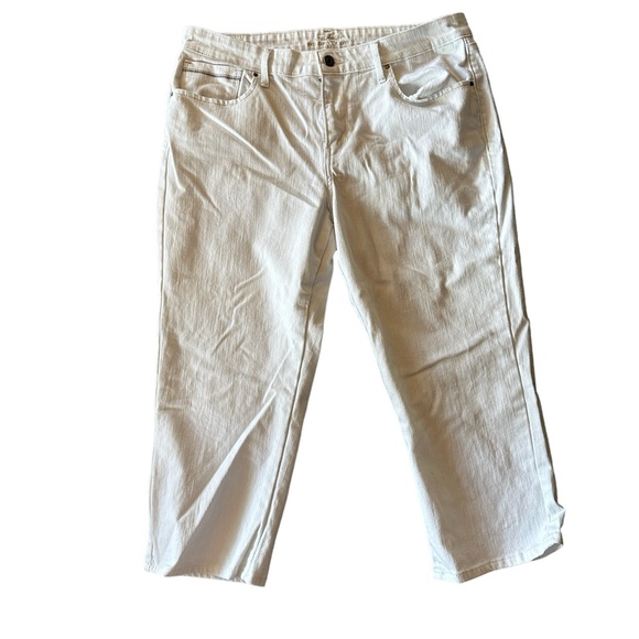 Levi’s white Demi Curve Classics denim capri jeans - Picture 1 of 12